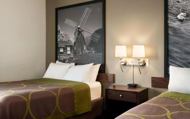 Super 8 Liverpool/ Syracuse Area