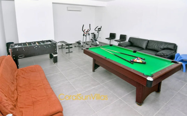 Blue - Beach Front Spectacular Villa Sleeps 10