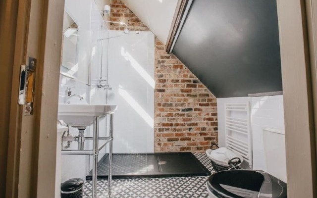 Duke Of Edinburgh Hotel