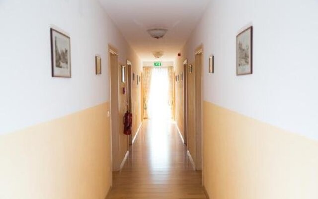 Alter Wirt Putzbrunn Hotel & Pension