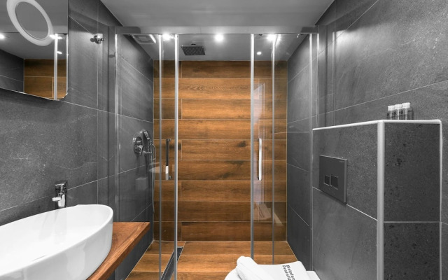 Ultima Suites Nilie Hospitality MGMT