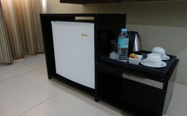 Holiday Suites Hotel & Resort