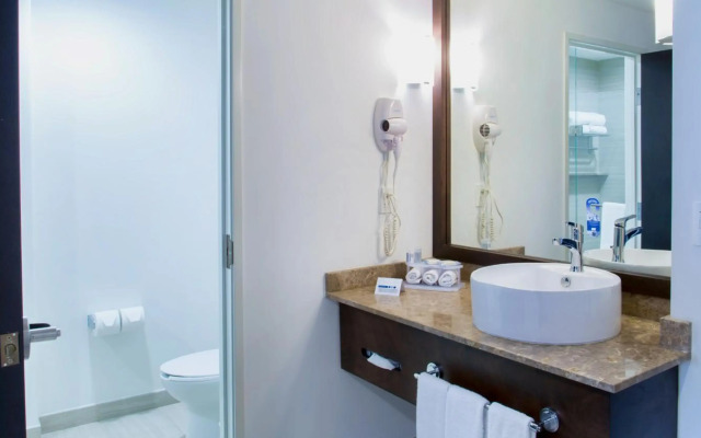 Holiday Inn Guadalajara Patria Universidad by IHG
