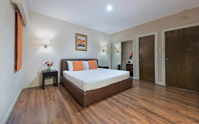 Court Meridian Hotel and Suites