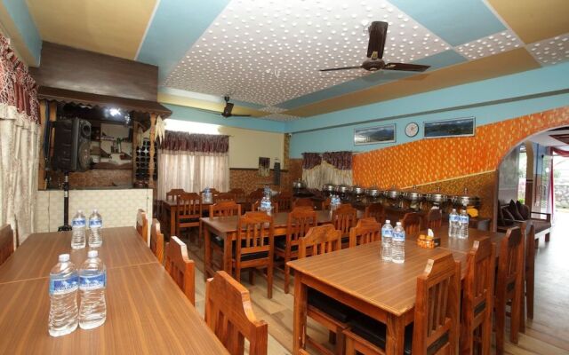 OYO 618 Hotel Middle Point