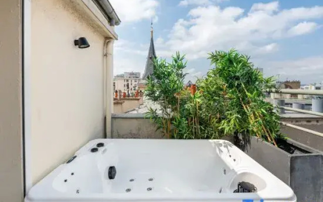 Loft with terrace, jacuzzi & lift near Invalides