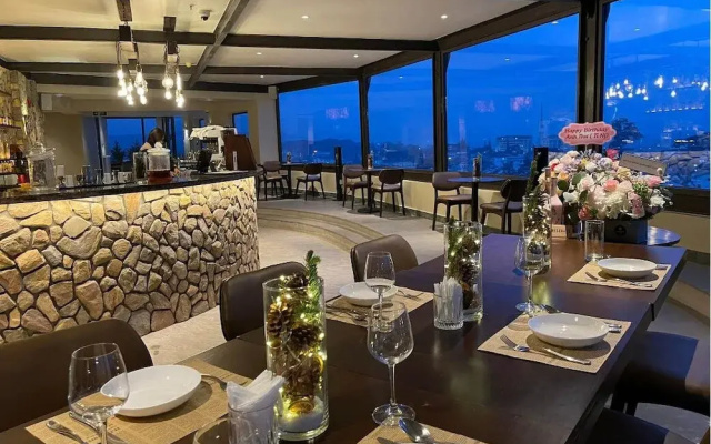 Maccal Hotel