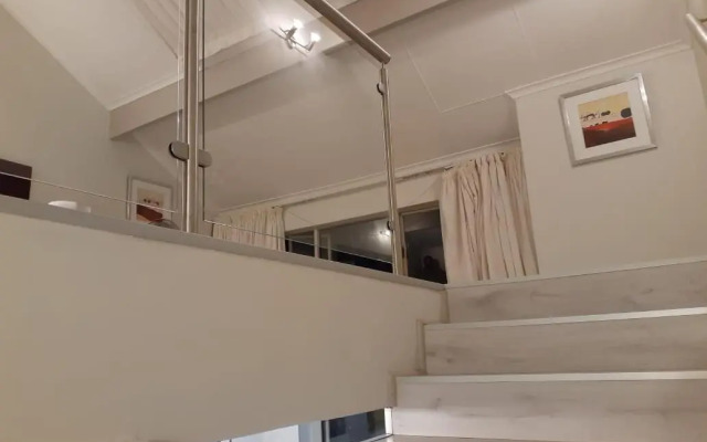 Mount Royal 09 - Large 1 bed with balcony