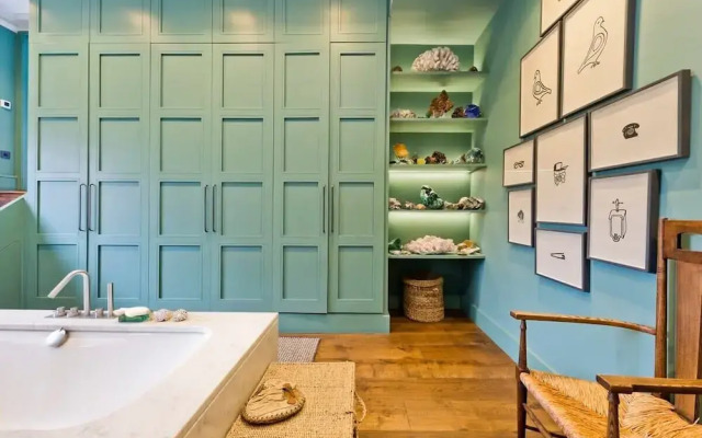 Gorgeous & Grand 5 Bed House, Holland Park