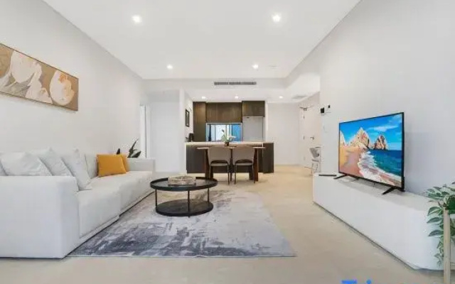 Modern 2BR with City Views & Pool Near Parramatta