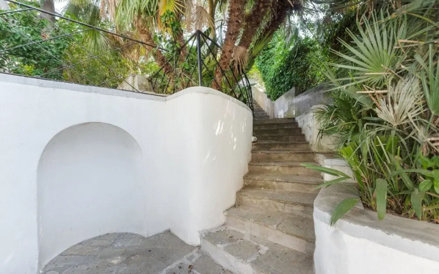 Azzurra, Capri Center