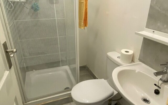 Peaceful Well Equipped Flat Near Central London