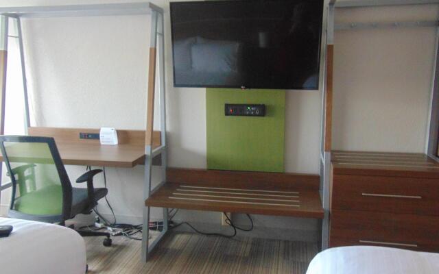 Holiday Inn Express & Suites Wapakoneta by IHG