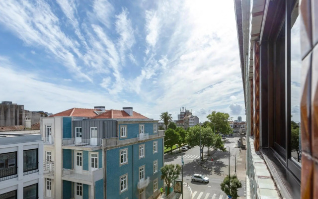 ! Luminous 2BR Top Floor ! Praça da República