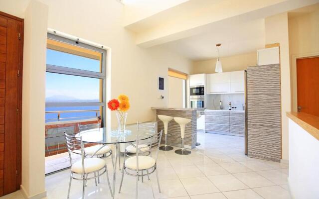 Seafront, 5star Home - 4min Walk To Private Beach