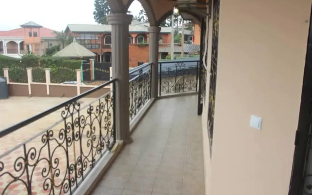 Bel Appartement Meublé À Yaoundé - Odza