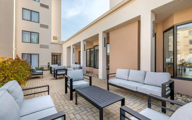 Comfort Inn & Suites Arlington Heights - Buffalo Grove