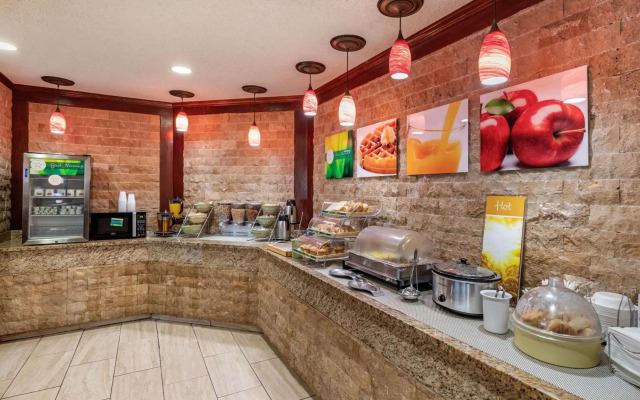 Quality Suites Addison - Dallas