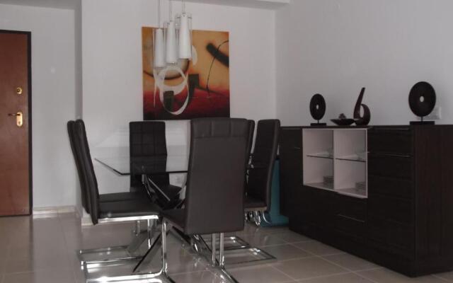 Beautiful 3 bed, 2 bath modern apartment