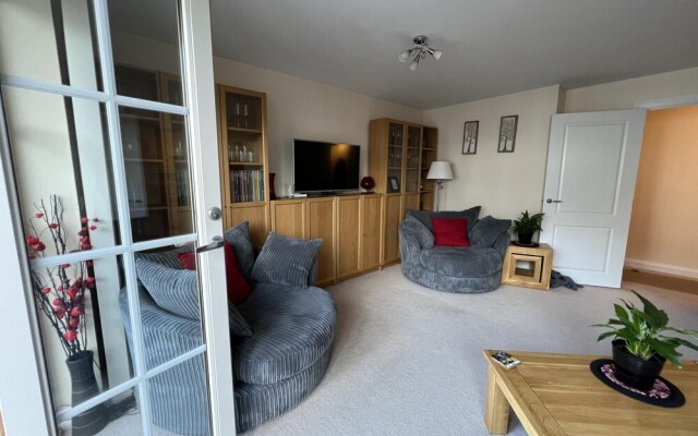 Amazing Marina View Apartment With Balcony Bristol