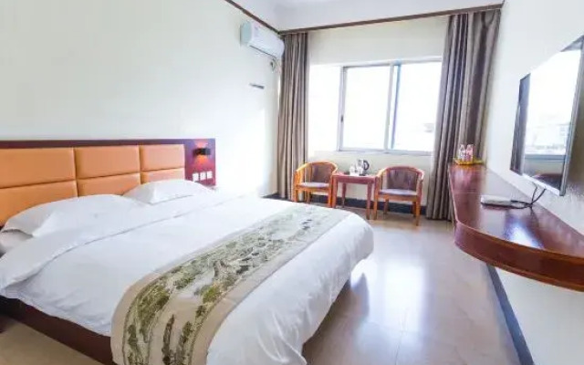Luchuan Baisheng Business Hotel