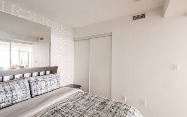 Luxury WaterFront View & Free Parking