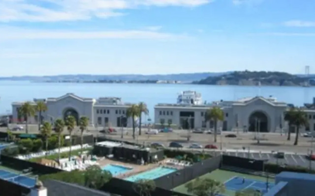 Studio with full amenities in building