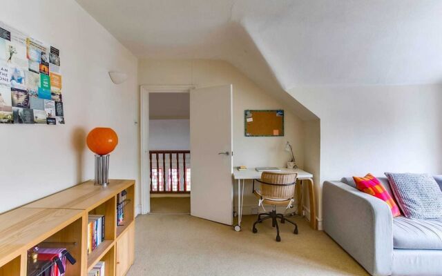 Lovely 1Br Home In North London