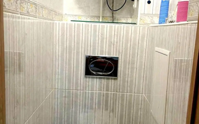 Возле центра