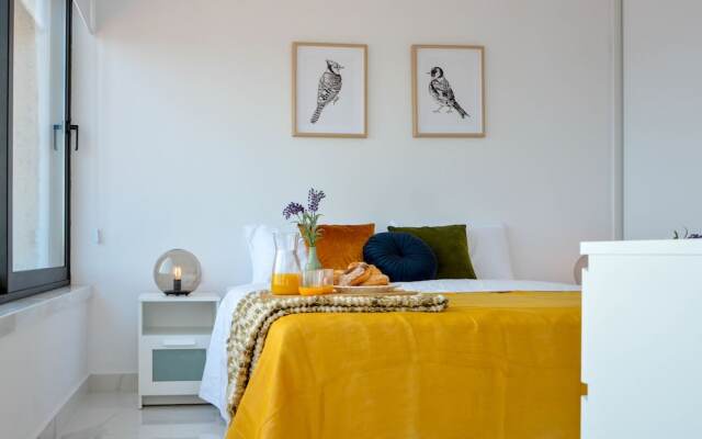 Phaedrus Living Seaview Luxury Marina Court 213