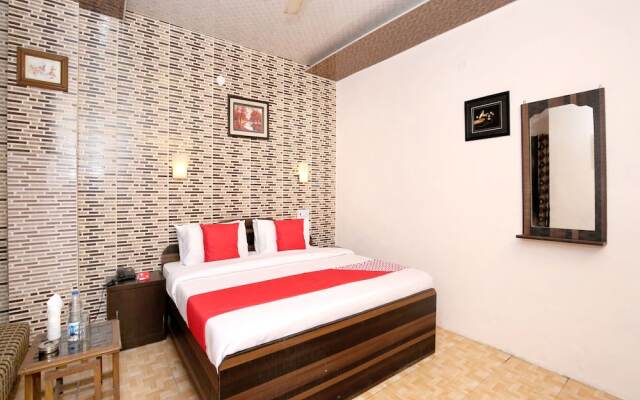 OYO 11912 Hotel Nav Classic