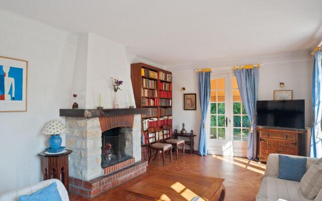 Attractive Villa in Velines with Private Garden