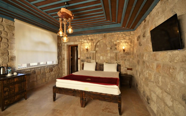 Under Cave Hotel