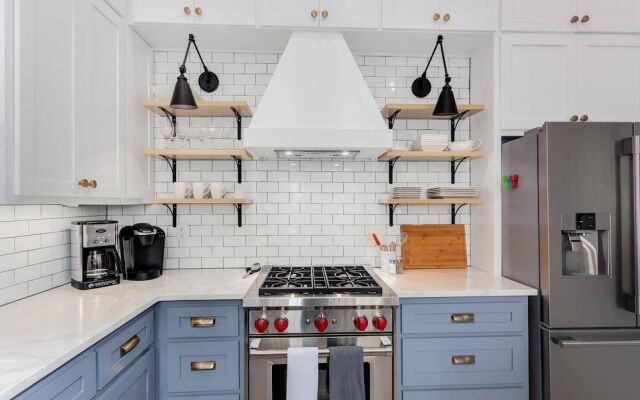 The Brownstone - 1 Block From Dtwn Square