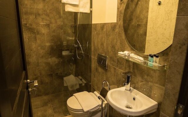 5 Rooms Mini-Hotel & Tours