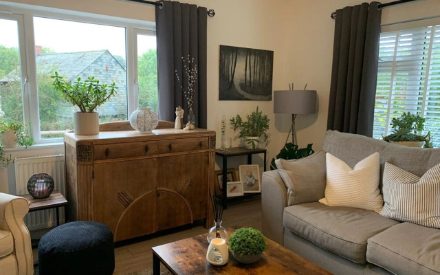 Impeccable 3-bed Bungalow Near Launceston
