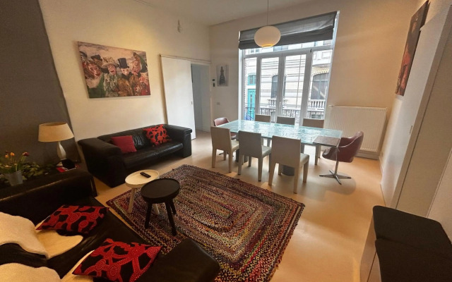 family stay Ostend 300m from beach free public Parking