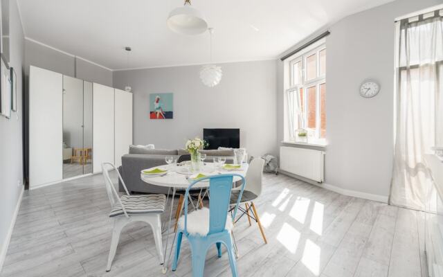 Scandi Małe Garbary Apartment by Renters