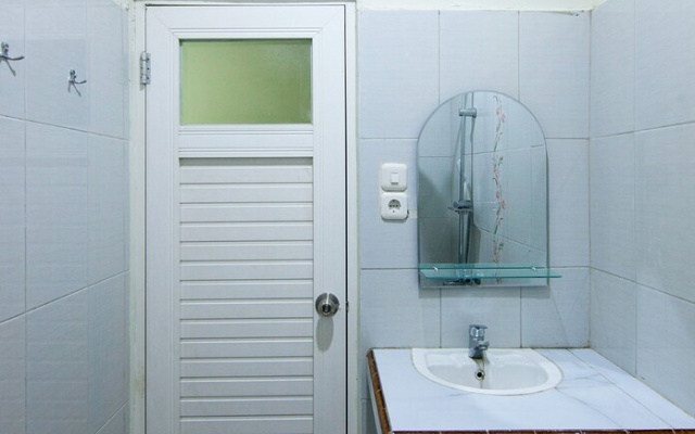 Wisata Hotel by OYO Rooms – Bathroom – Pangururan