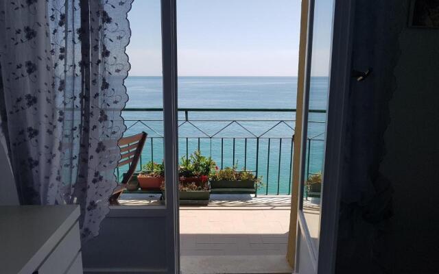 Bea's Apartment - The window to the sea - Seafront