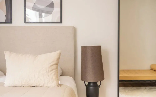 Sanders Noble - Fantastic 5-bdr Apt in the Capital
