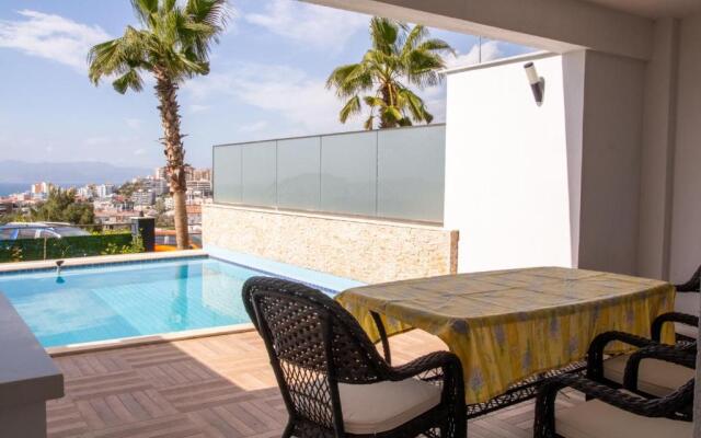 Spacious Flat With Pool in Kusadasi