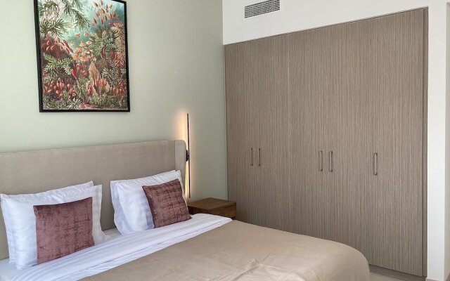 SuperHost - Stylish Apartment Facing Creek Harbour