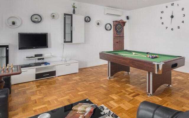 Awesome Home in Sumber With Sauna, Wifi and 7 Bedrooms