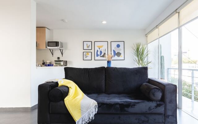 Bright 2BR Condesa Apartment With Balcony