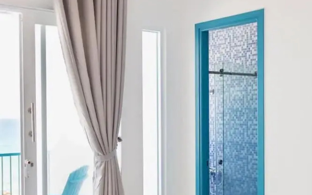 Blue Anchor Lodge & Cafe-Binh Ba Island