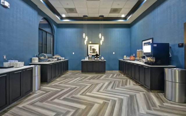 Hampton Inn & Suites Los Angeles Burbank Airport
