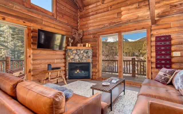 Private Luxurious Cabin w spa Near Breckenridge