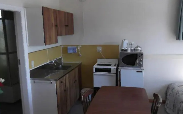 Lynton Lodge Motel