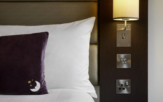 Premier Inn Milton Keynes - Willen Lake